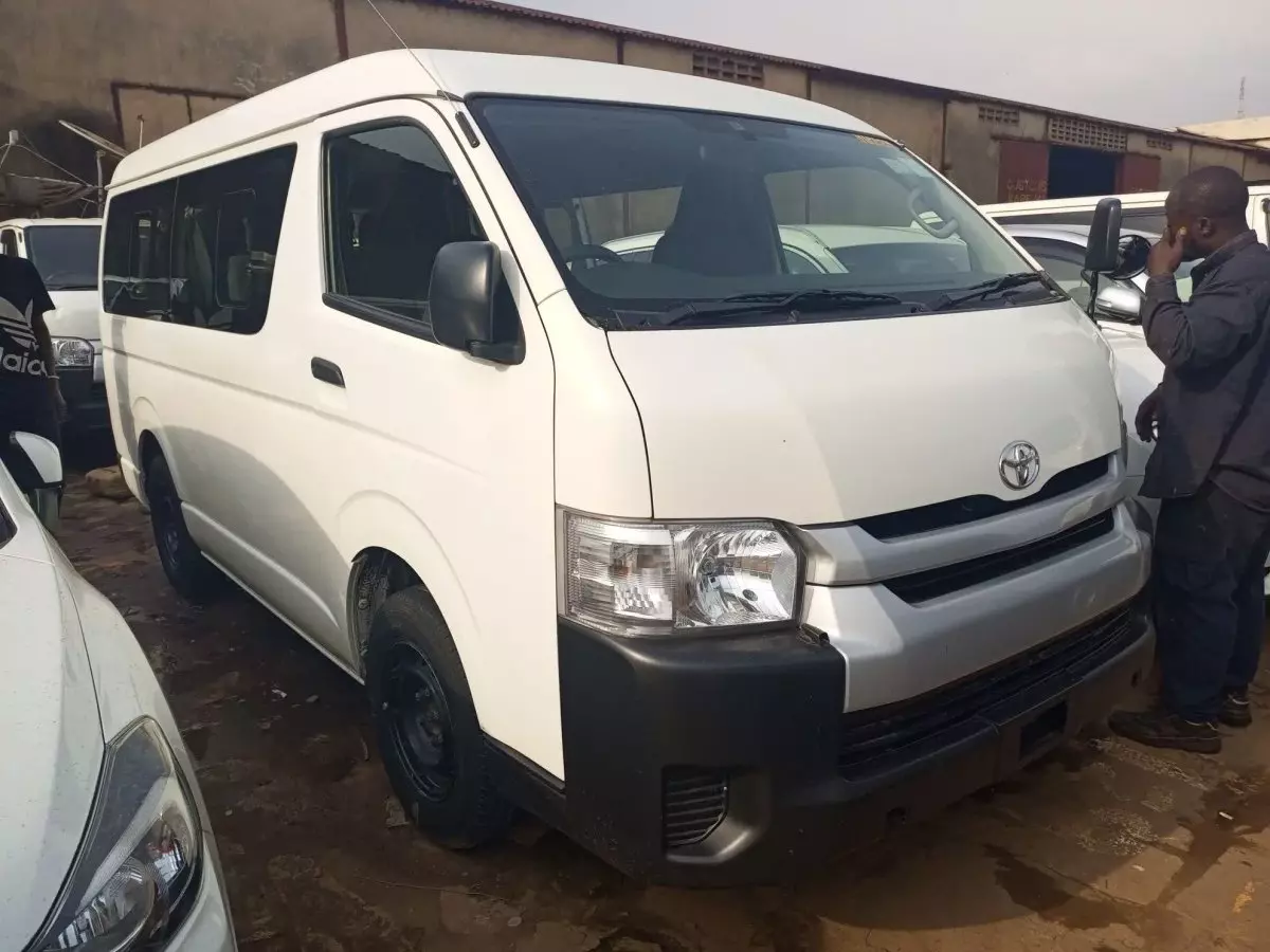 Toyota Hiace (High Roof) - 2016