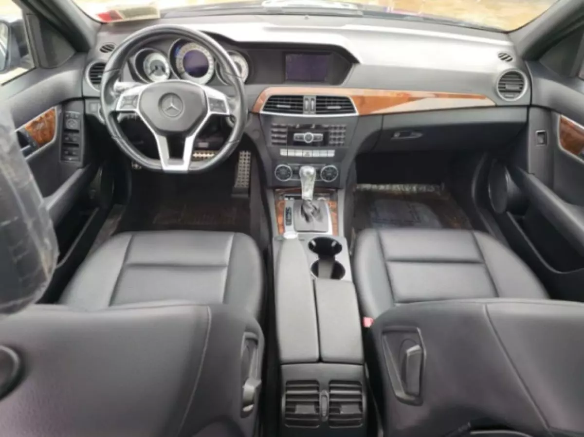 interiorFront