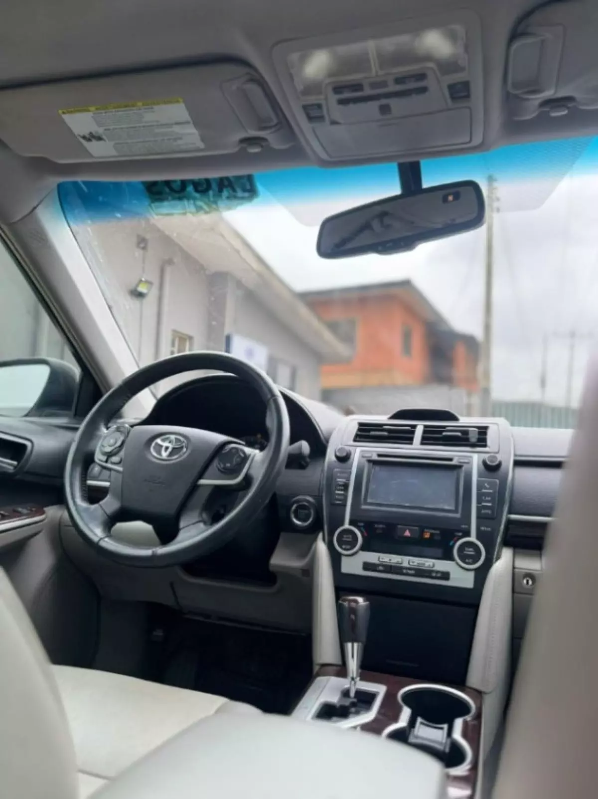 interiorFront