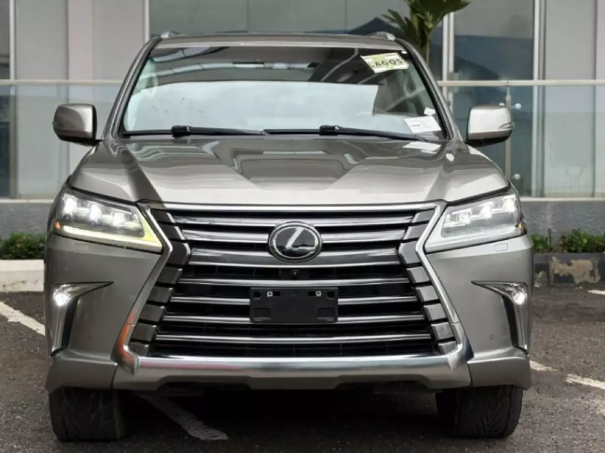 Lexus LX 570 - 2016