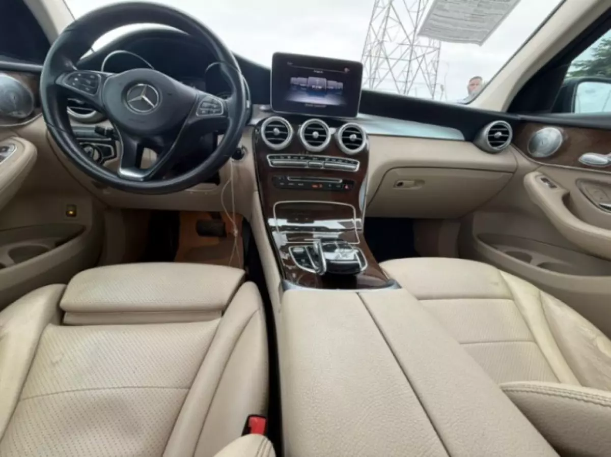 interiorFront