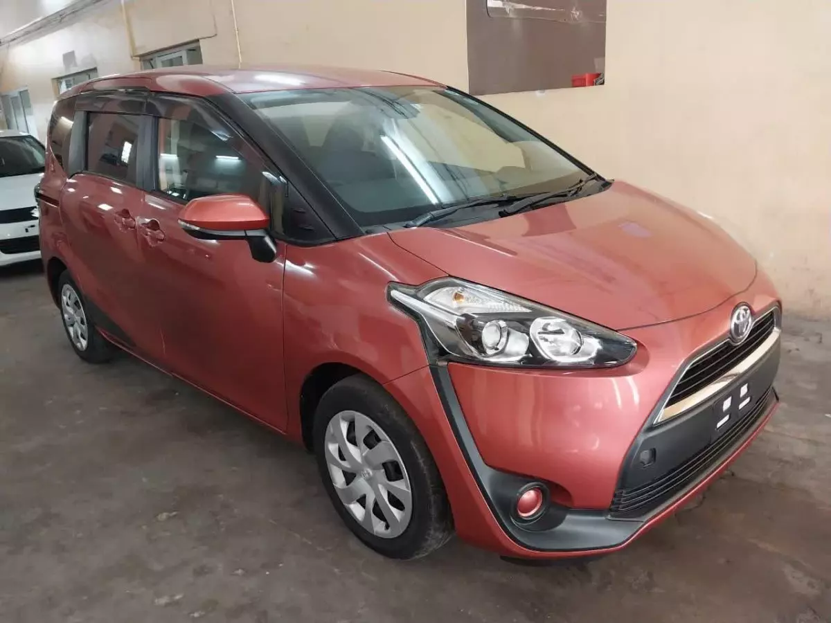 Toyota Sienta - 2016