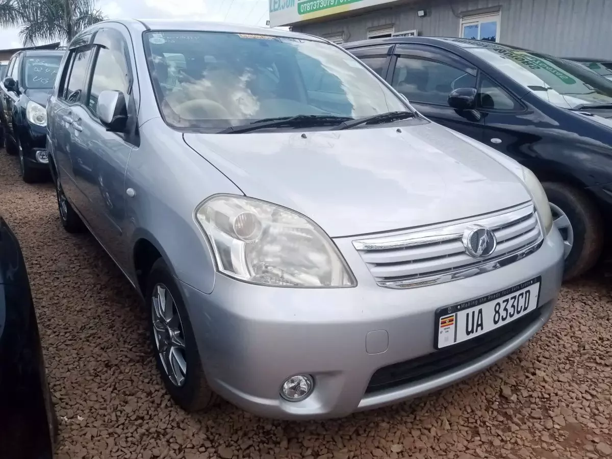 Toyota Raum  - 2010