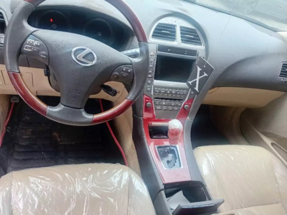interiorFront