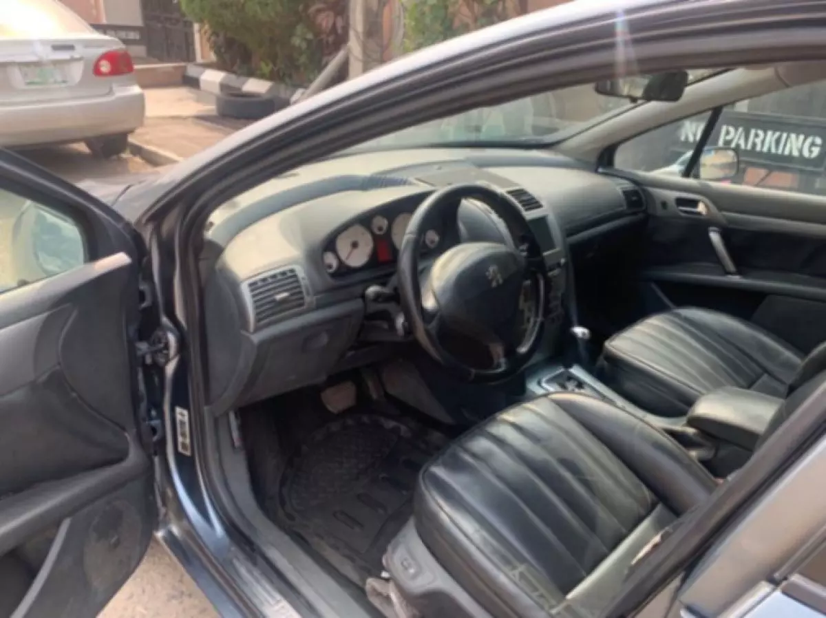interiorFront