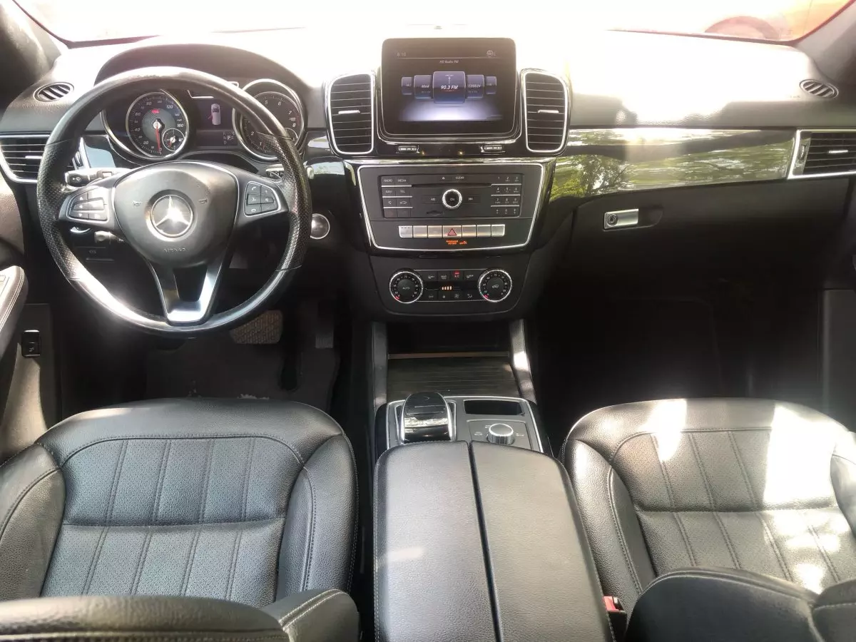 interiorFront