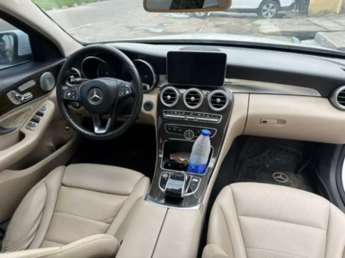 interiorFront