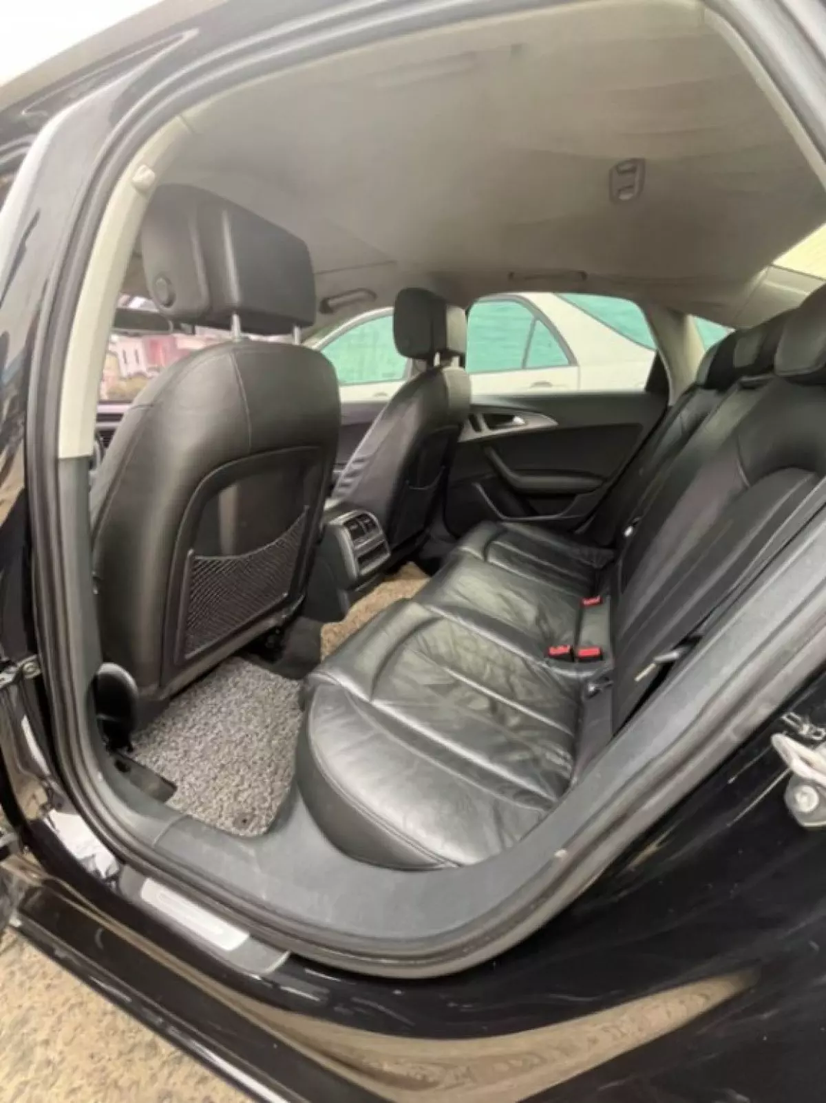 interiorBack