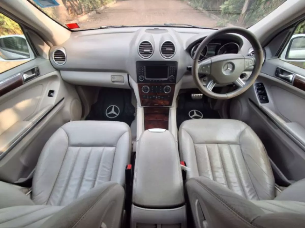interiorFront