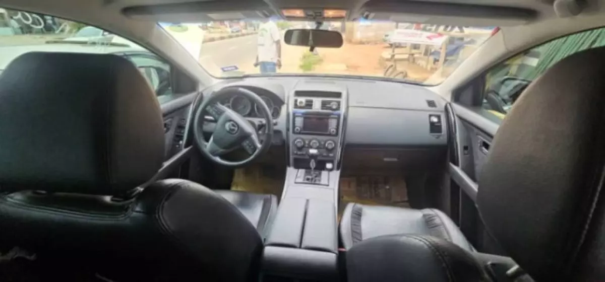 interiorFront