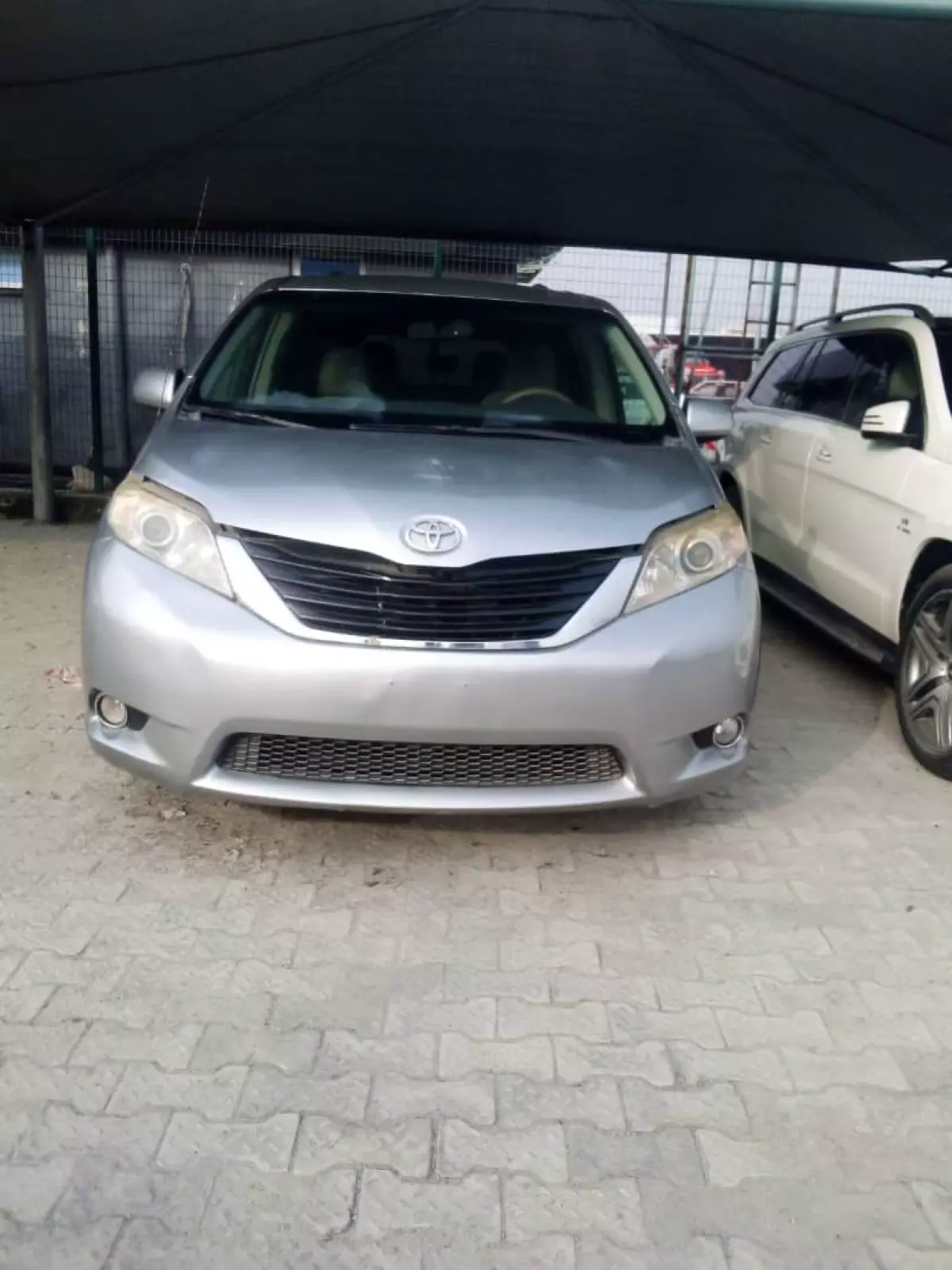 Toyota Sienna - 2012