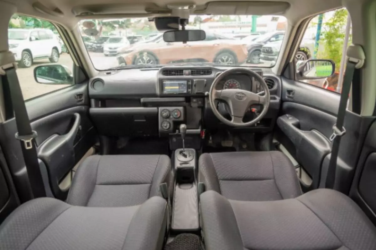 interiorFront
