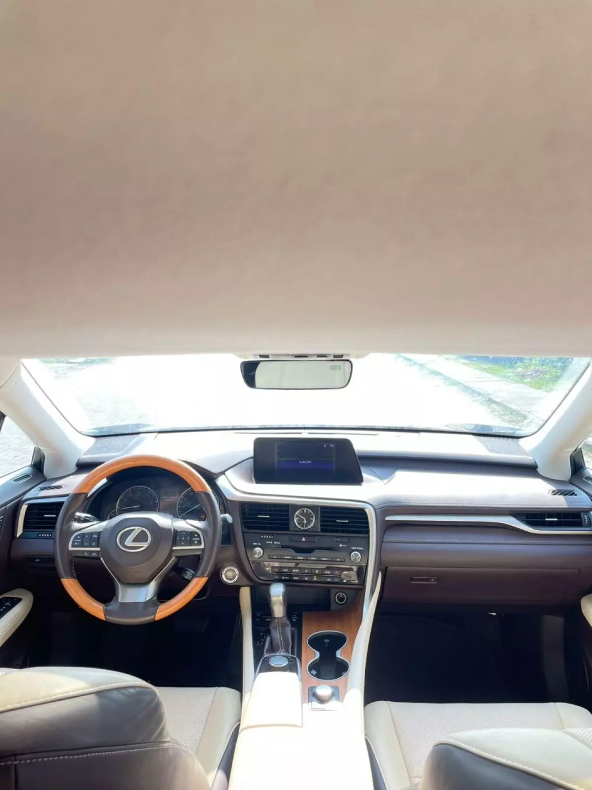 interiorFront