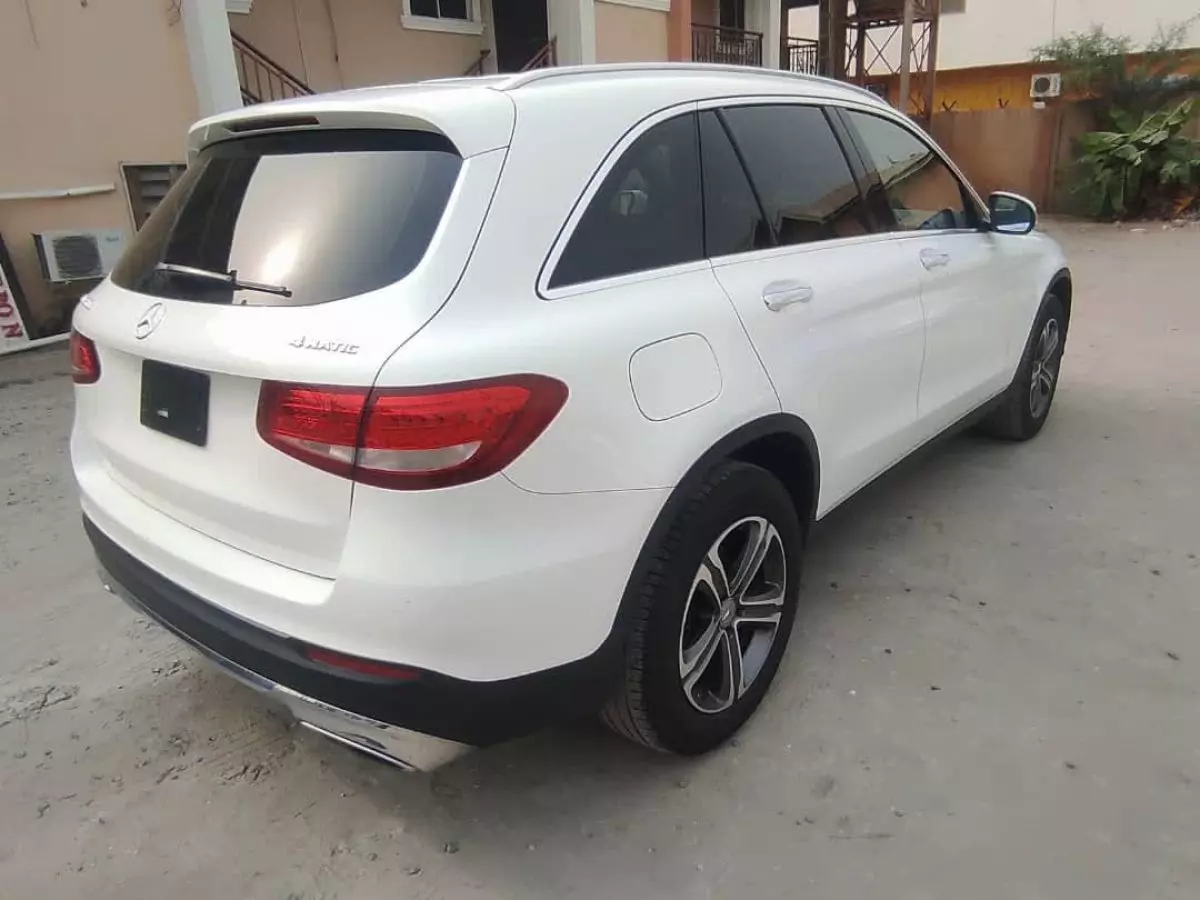 car Right Back