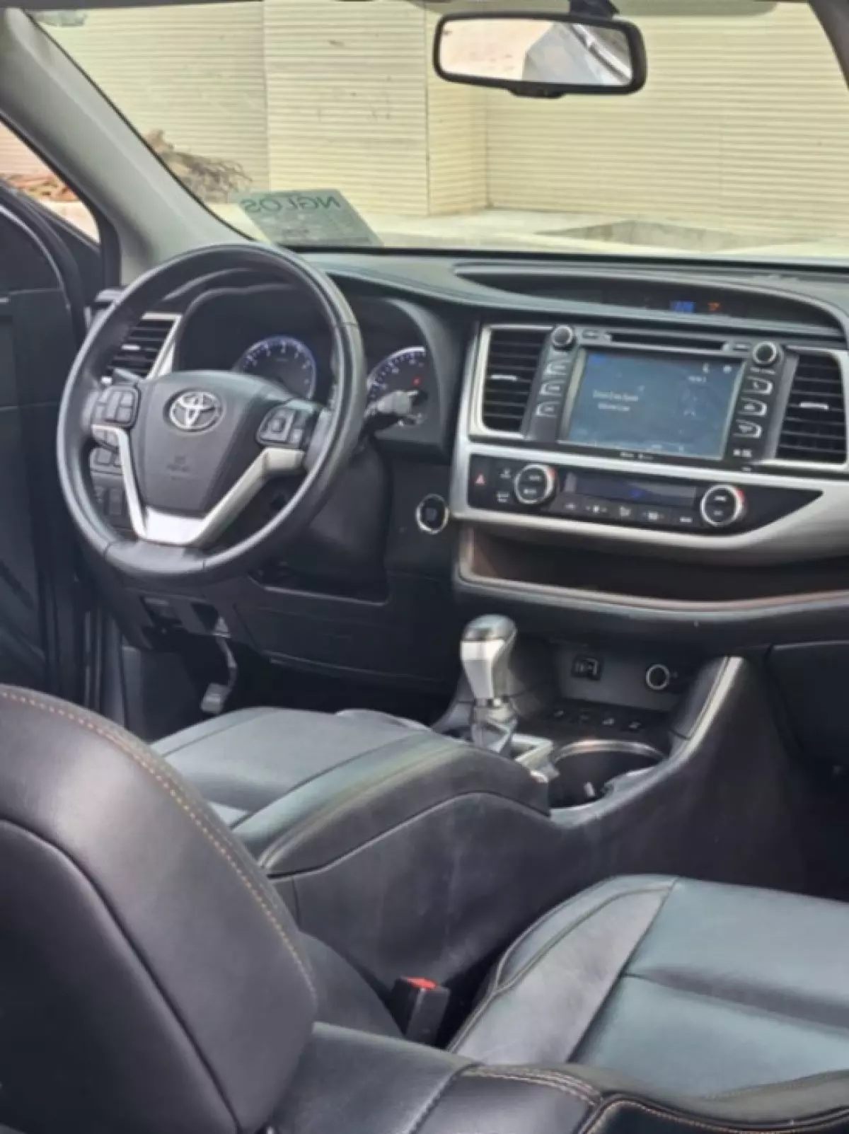 interiorFront