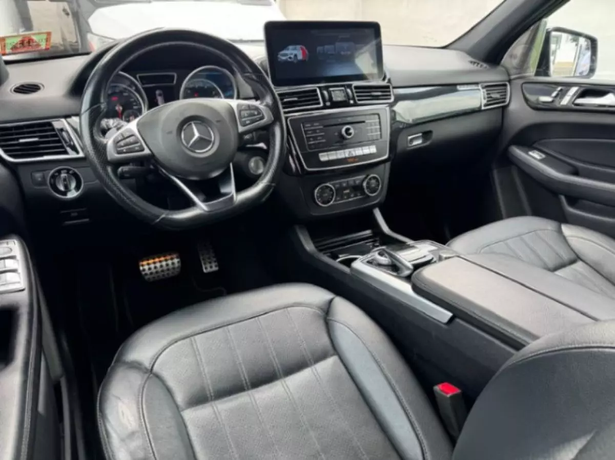 interiorFront