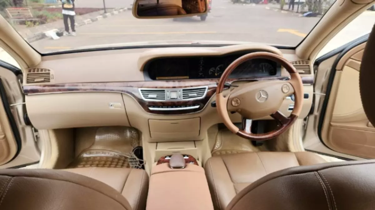 interiorFront