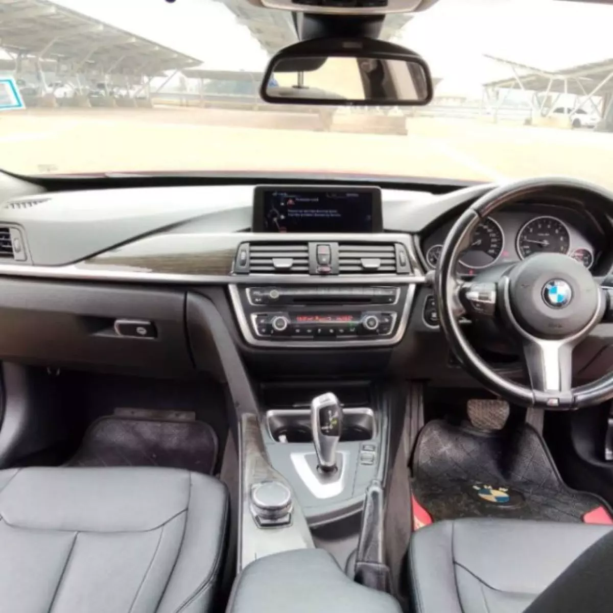 interiorFront