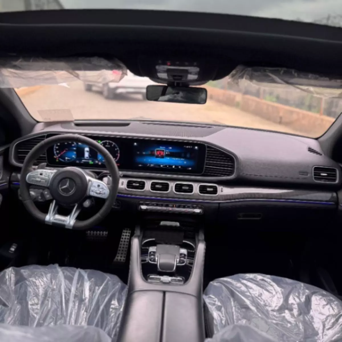 interiorFront