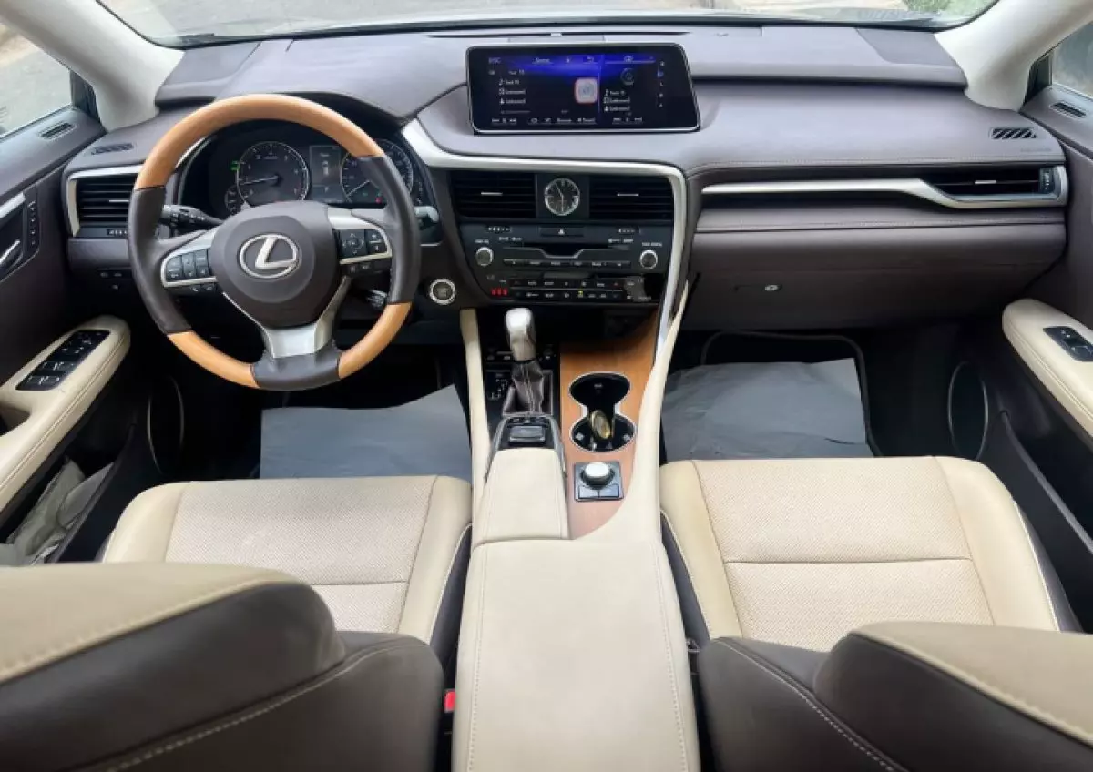 interiorFront