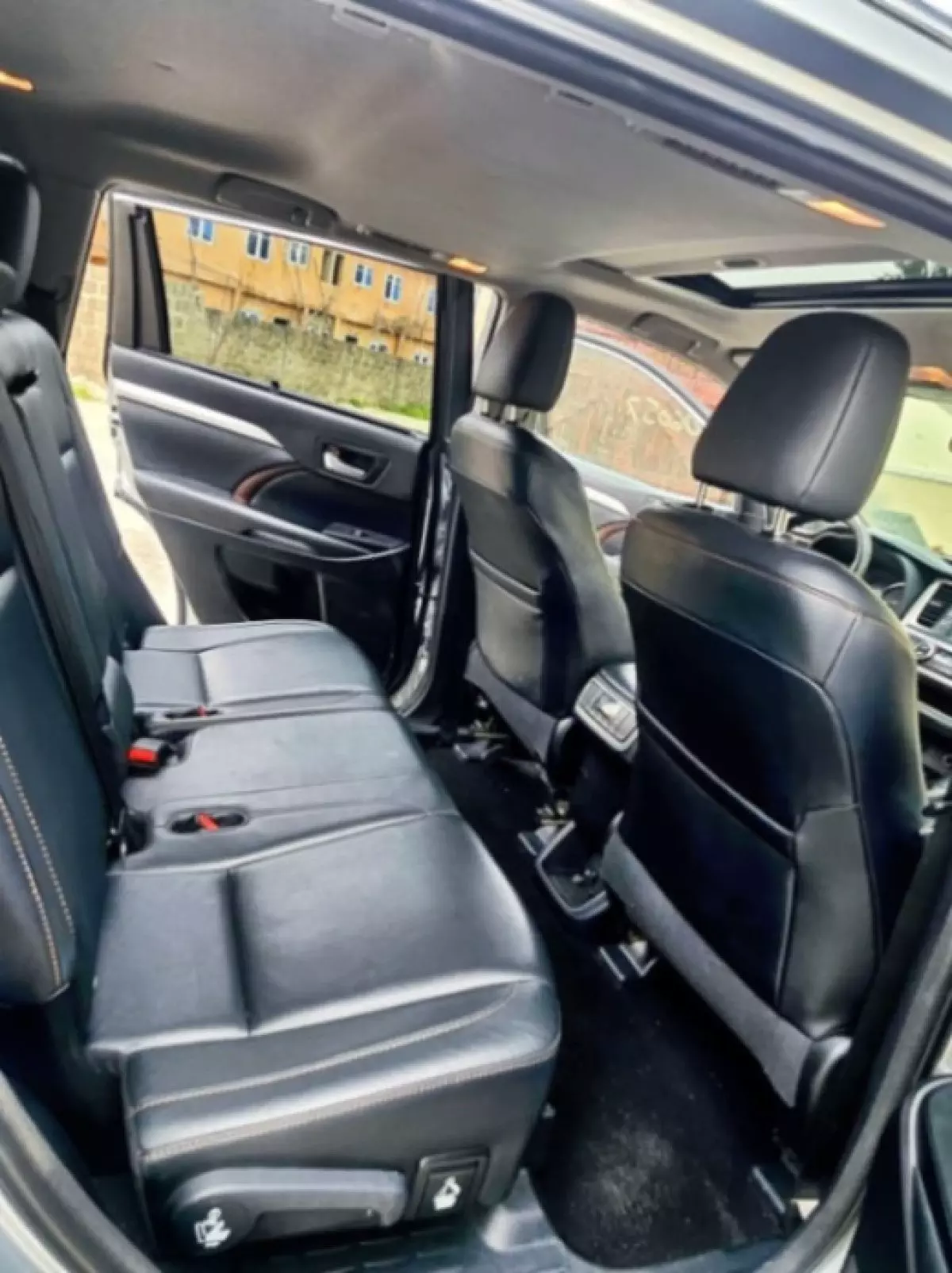 interiorBack