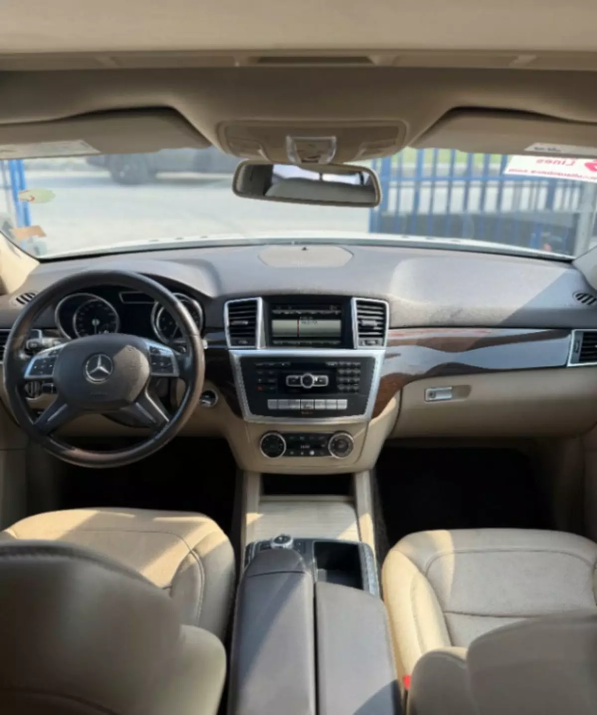 interiorFront