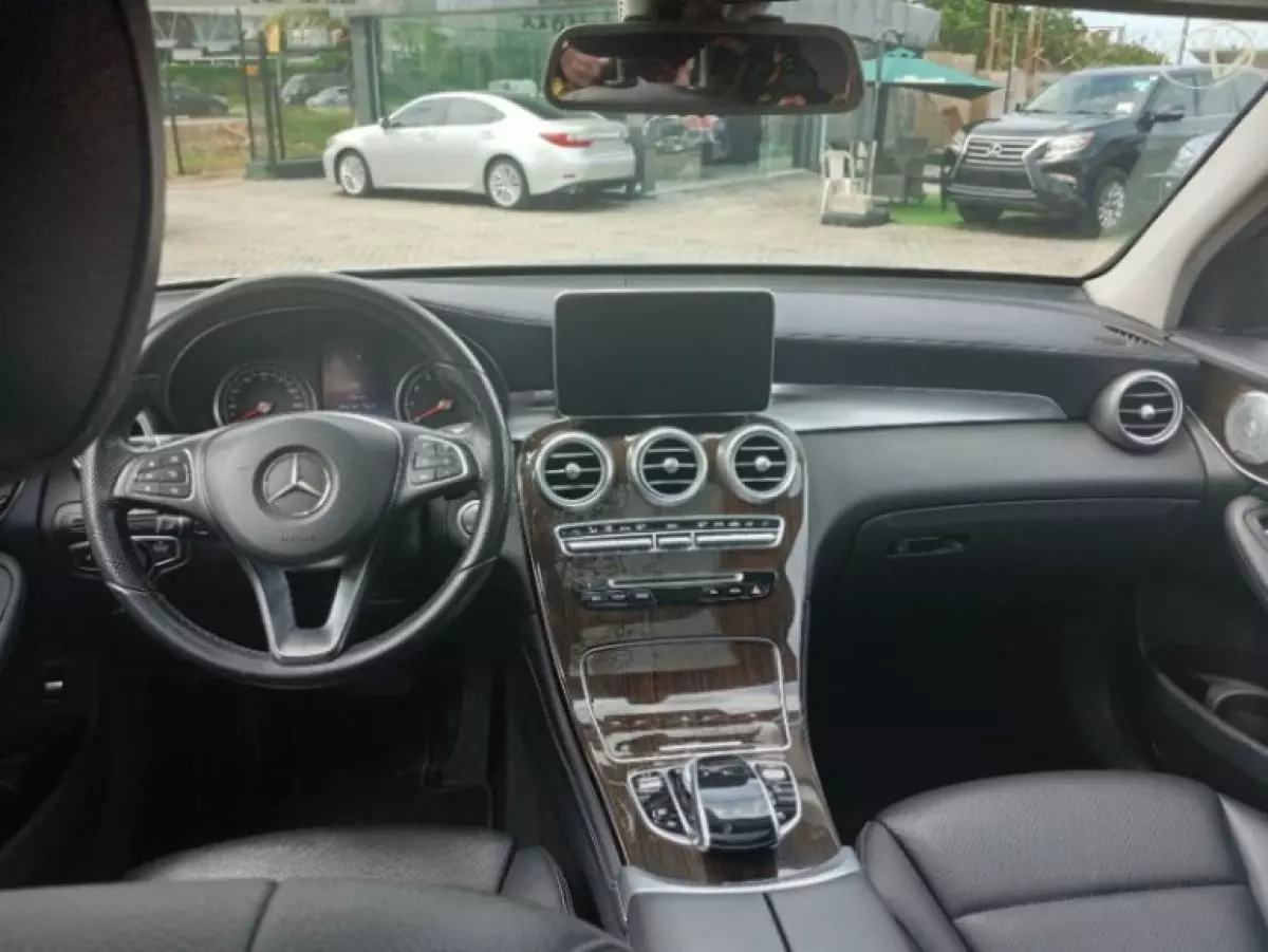 interiorFront