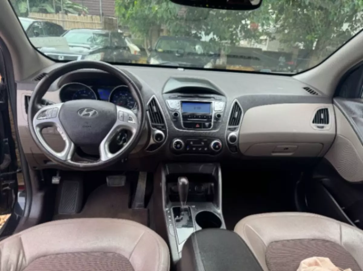 interiorFront