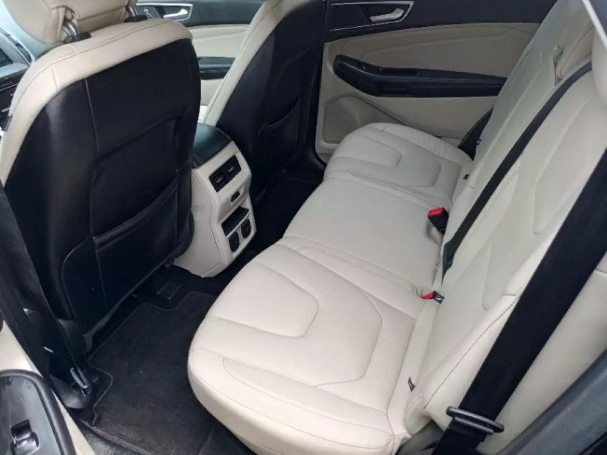 interiorBack