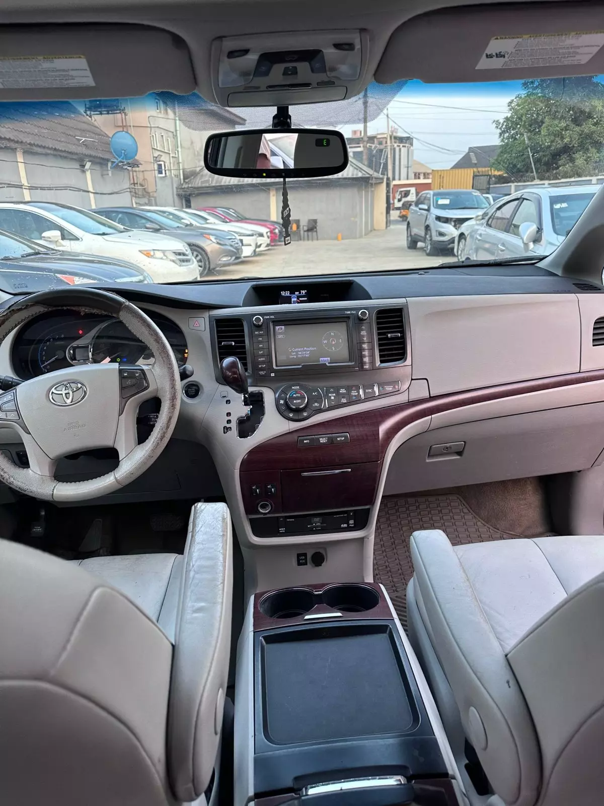 interiorFront