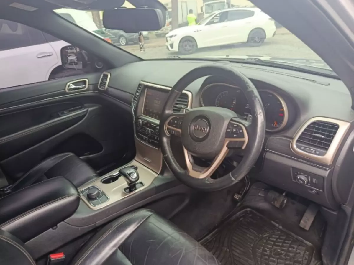 interiorFront