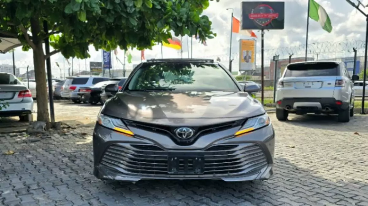 Toyota Camry - 2018