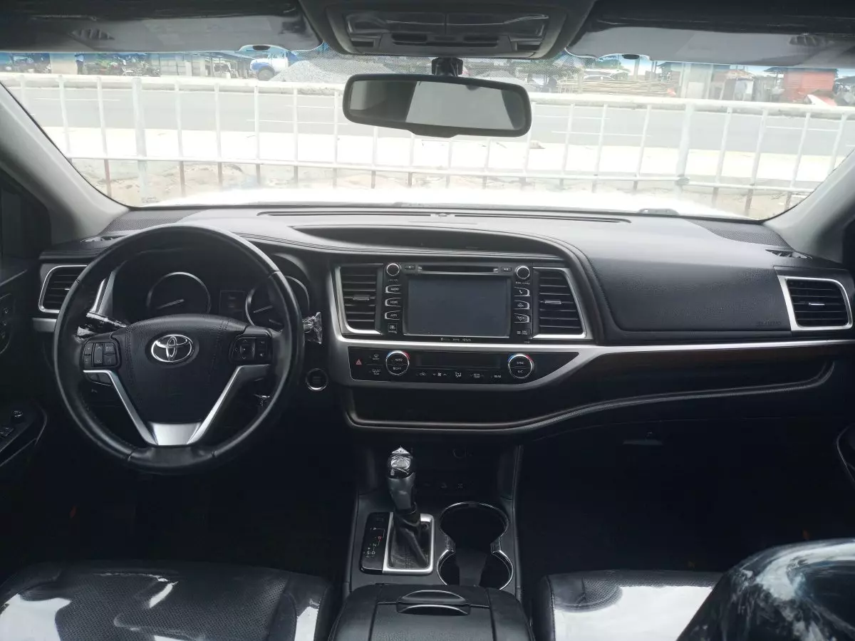 interiorFront