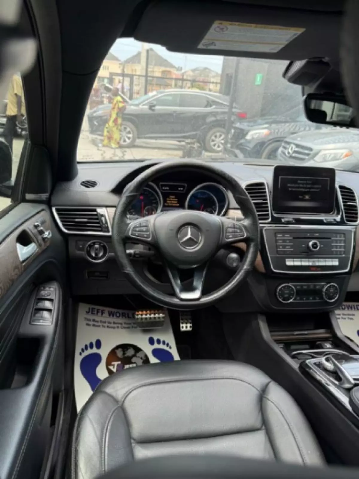 interiorFront