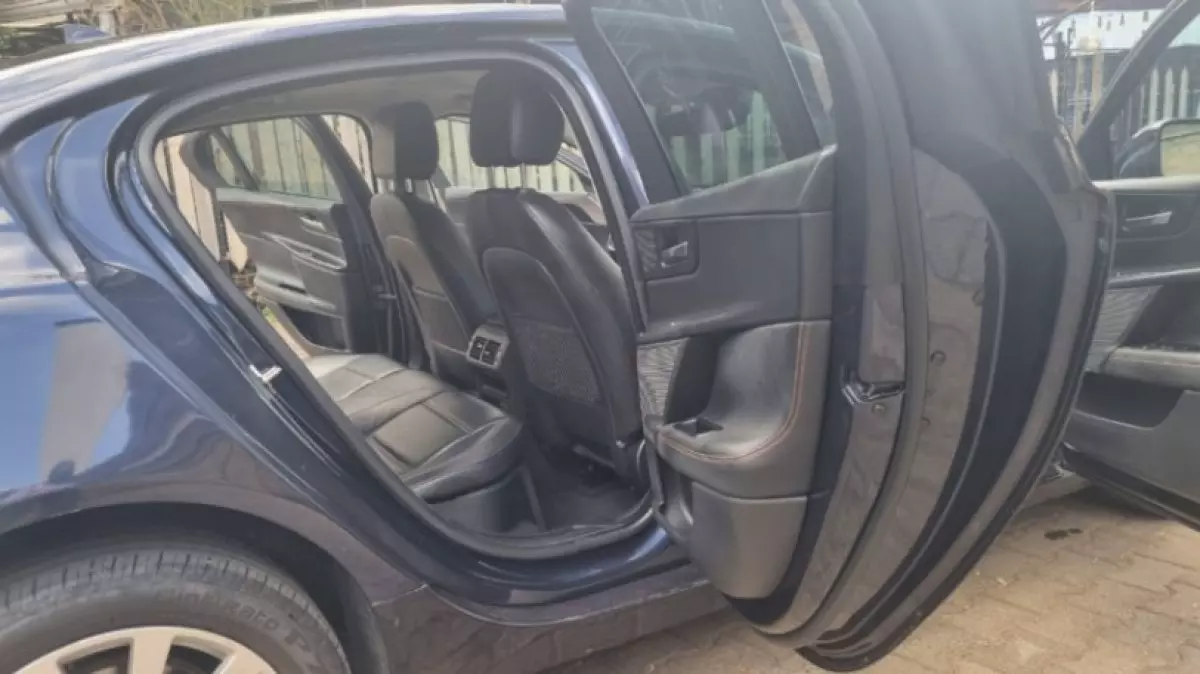 interiorBack