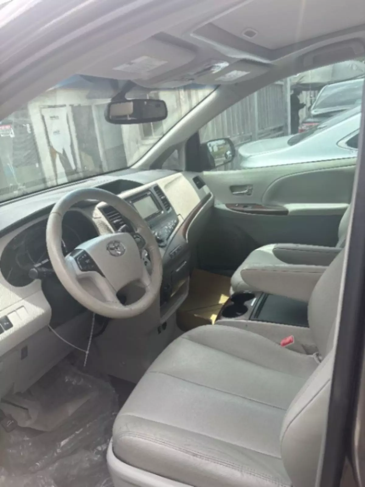 interiorFront
