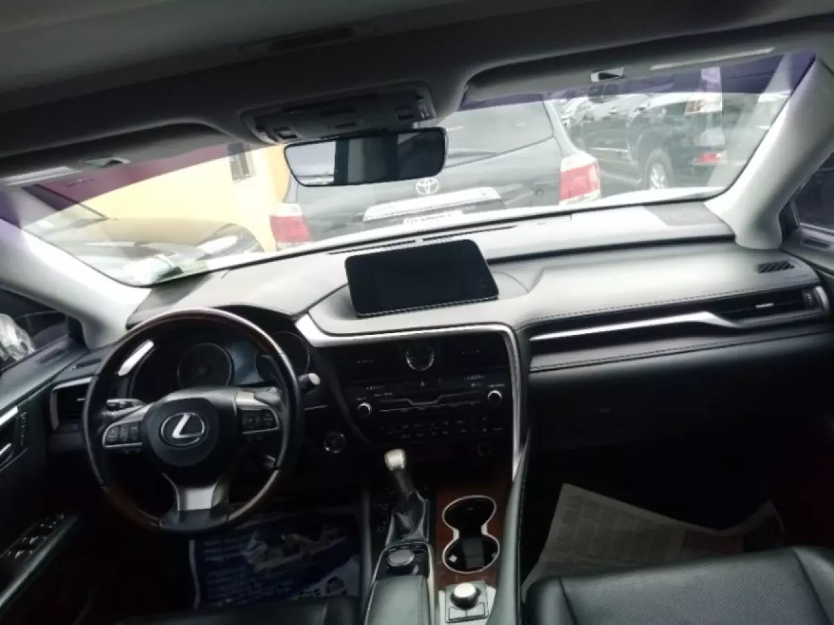 interiorFront
