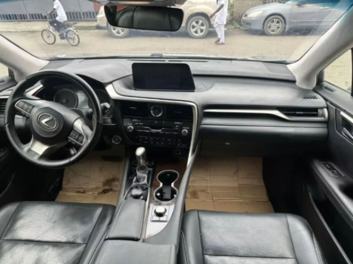 interiorFront