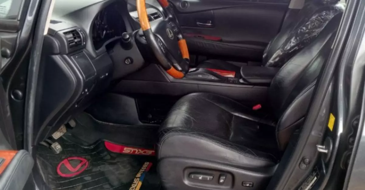 interiorFront