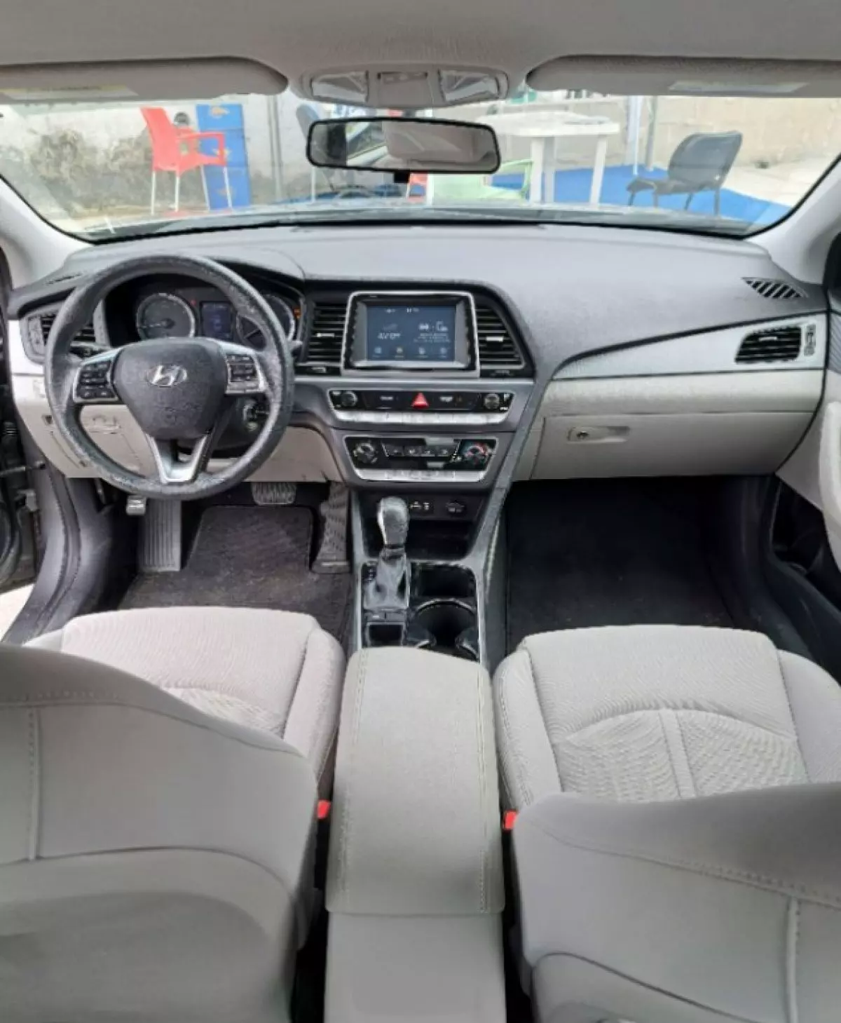 interiorFront