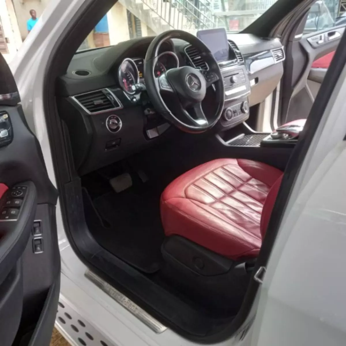 interiorFront