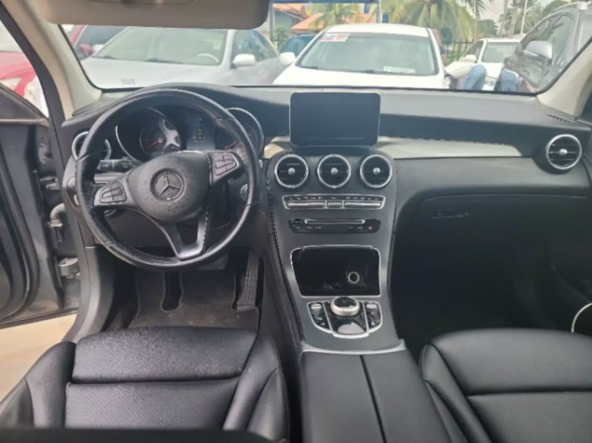 interiorFront