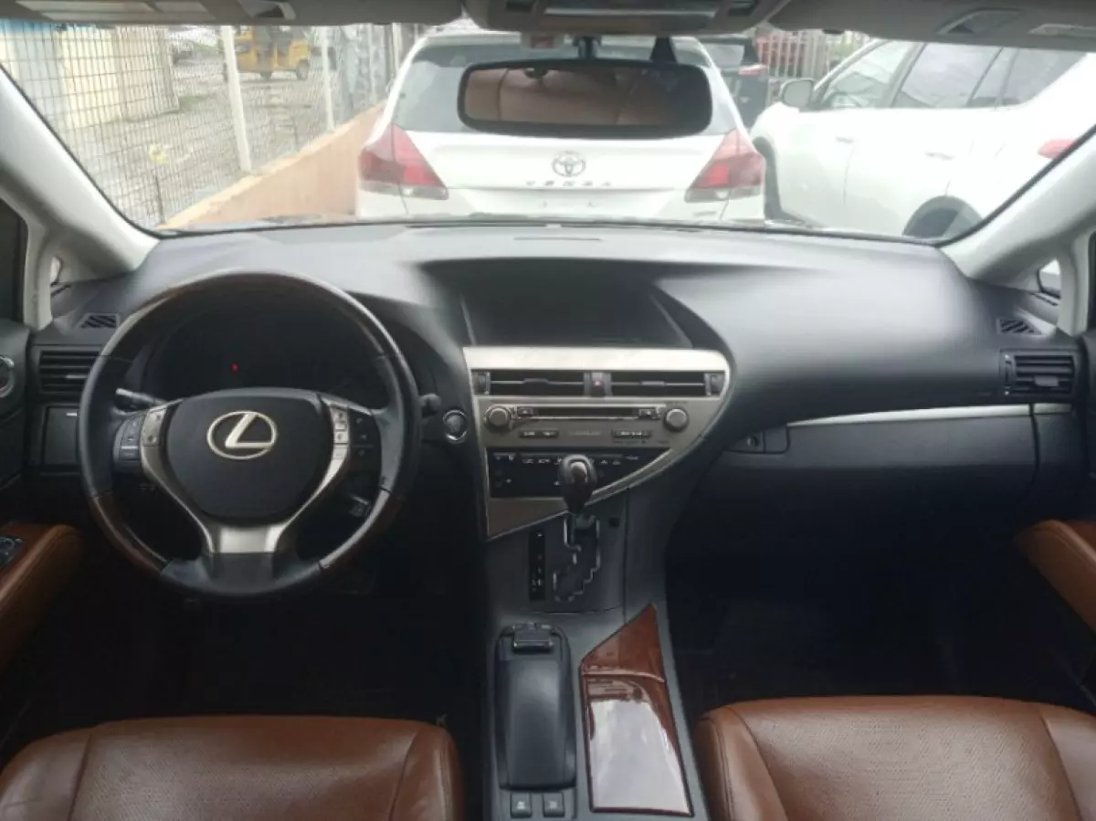 interiorFront