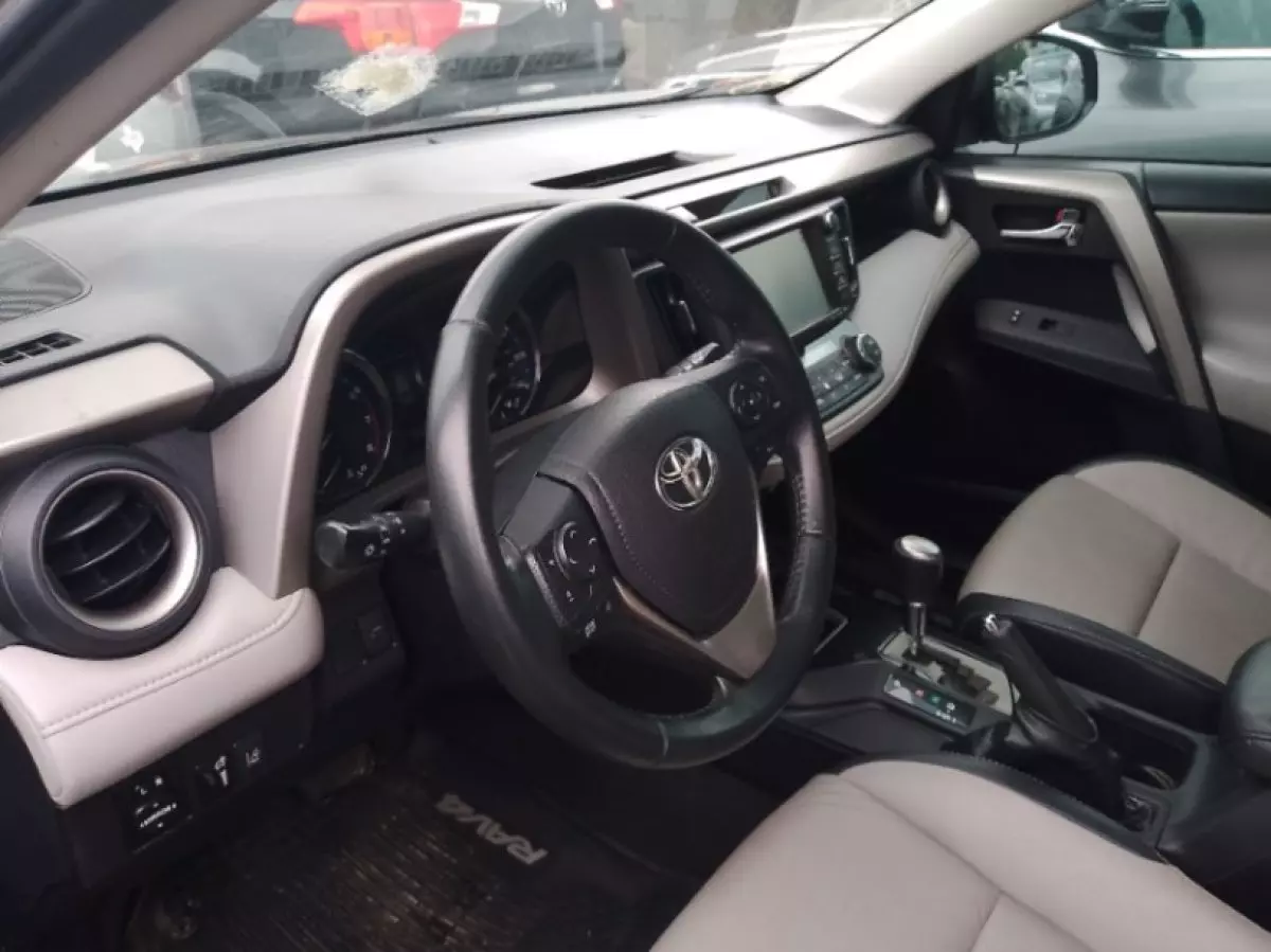 interiorFront