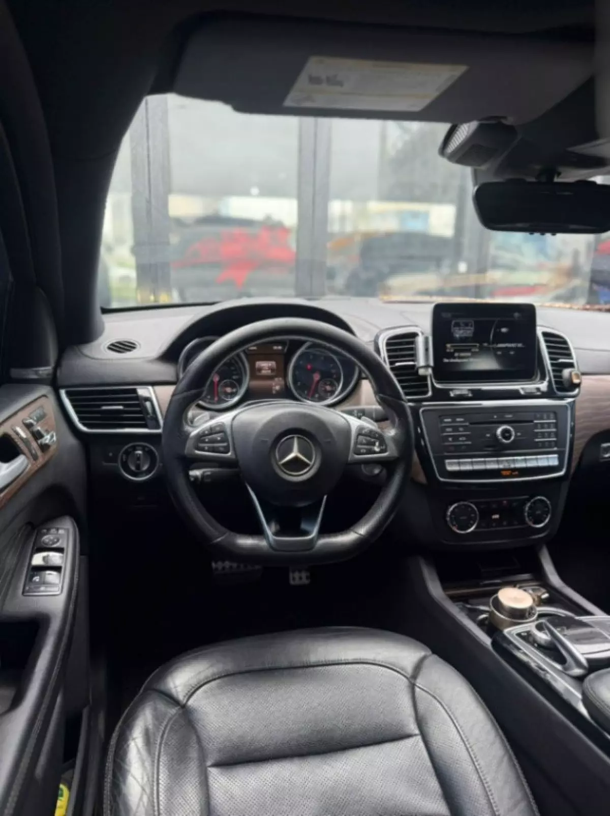 interiorFront