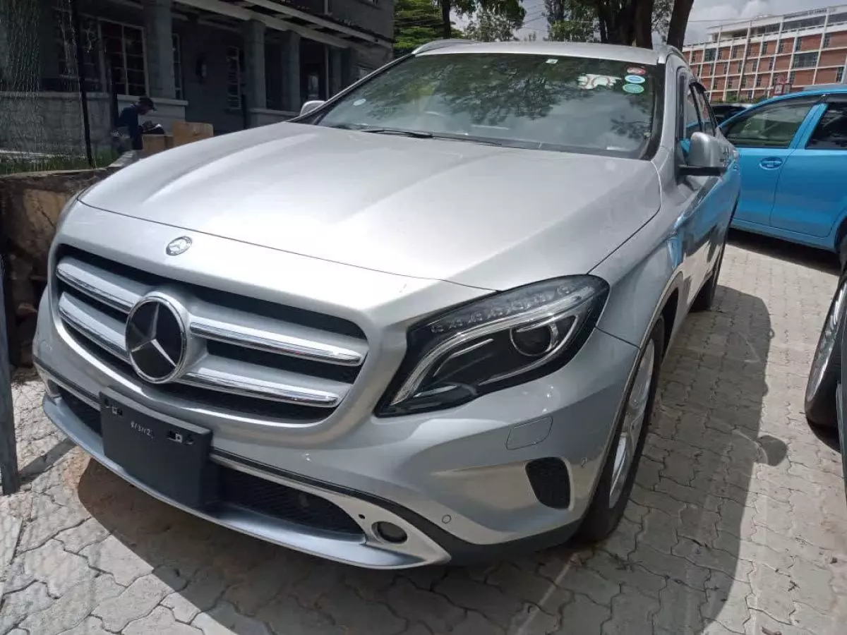 Mercedes-Benz GLA 250 - 2016