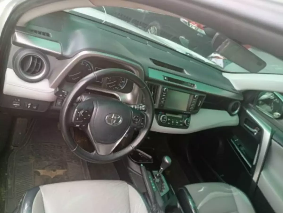 interiorFront