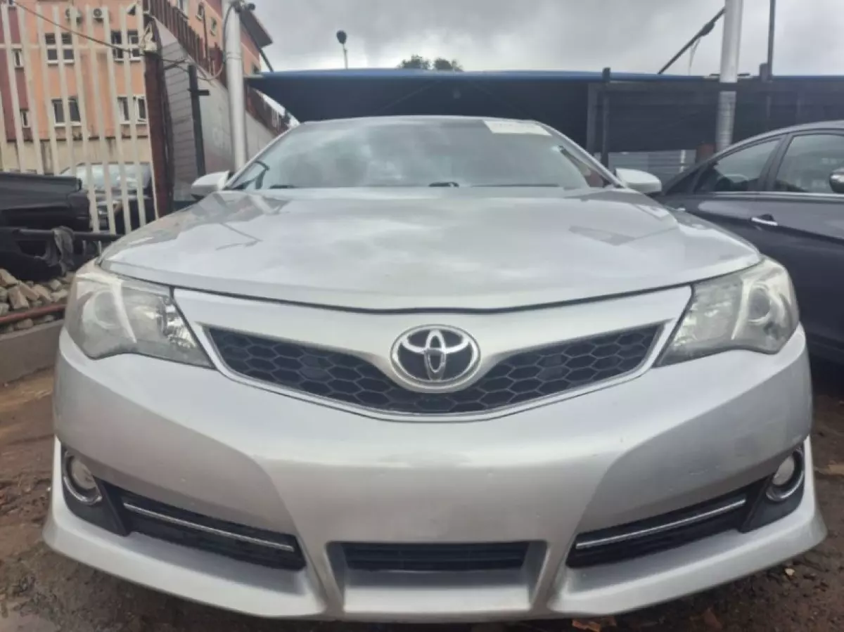 Toyota camry - 2012