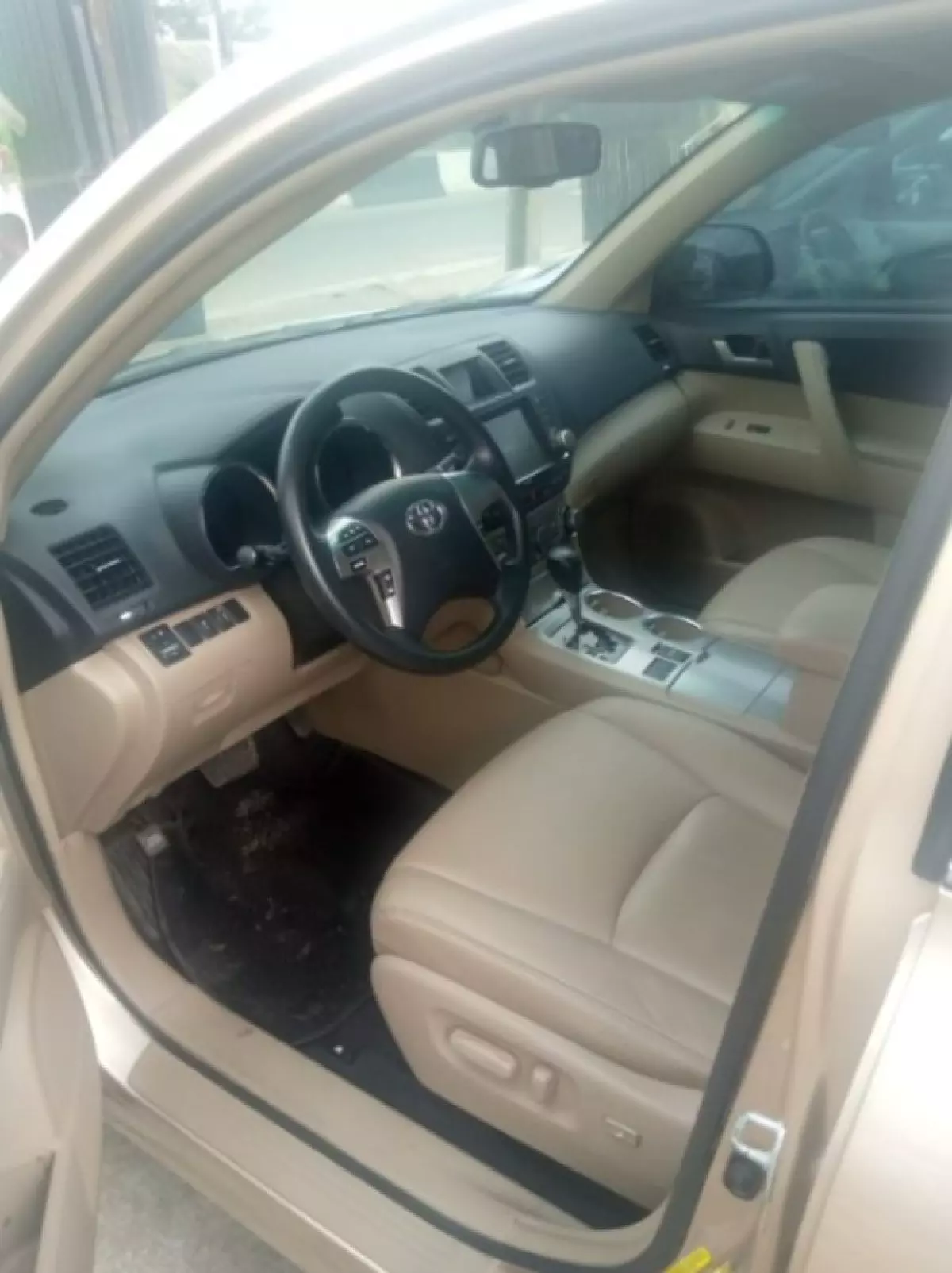 interiorFront