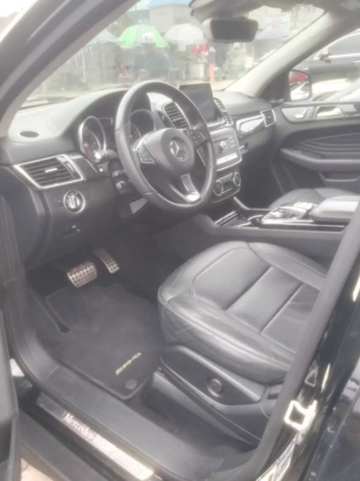 interiorFront